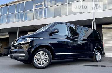 Минивэн Volkswagen Multivan 2023 в 