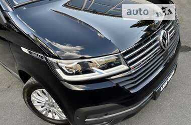 Минивэн Volkswagen Multivan 2023 в 
