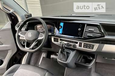 Минивэн Volkswagen Multivan 2023 в 