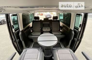 Минивэн Volkswagen Multivan 2023 в 