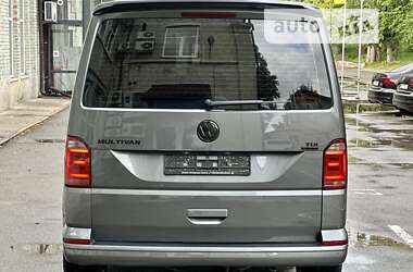 Мінівен Volkswagen Multivan 2017 в 
