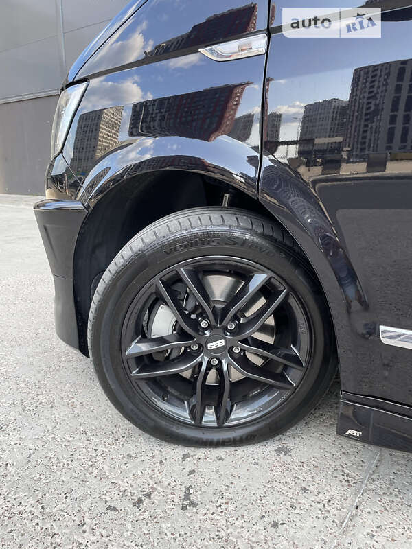Мінівен Volkswagen Multivan 2019 в Києві
