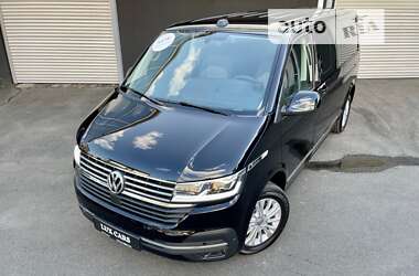 Минивэн Volkswagen Multivan 2023 в 