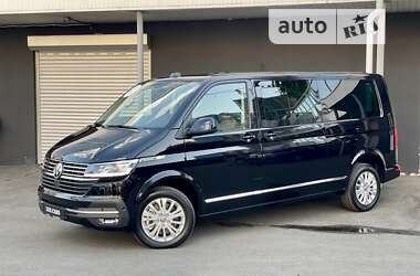 Минивэн Volkswagen Multivan 2023 в 
