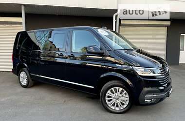 Минивэн Volkswagen Multivan 2023 в 