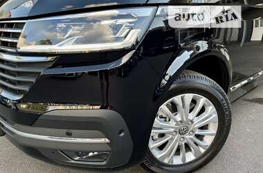 Минивэн Volkswagen Multivan 2023 в 