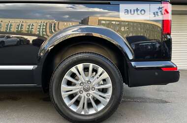 Минивэн Volkswagen Multivan 2023 в 