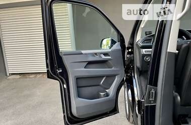 Минивэн Volkswagen Multivan 2023 в 