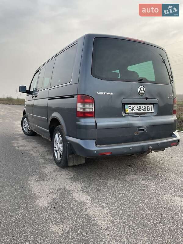 Минивэн Volkswagen Multivan 2007 в Дубровице