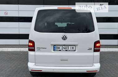 Минивэн Volkswagen Multivan 2015 в Ровно