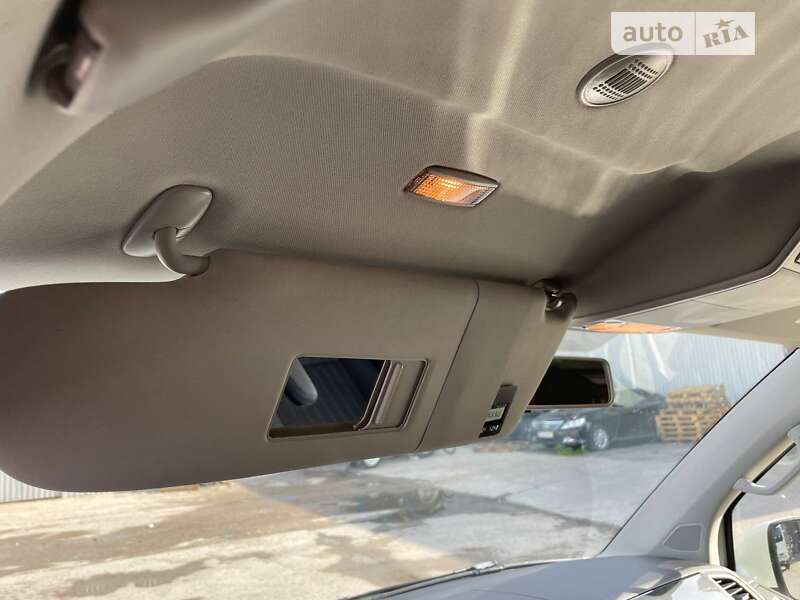 Минивэн Volkswagen Multivan 2017 в Киеве