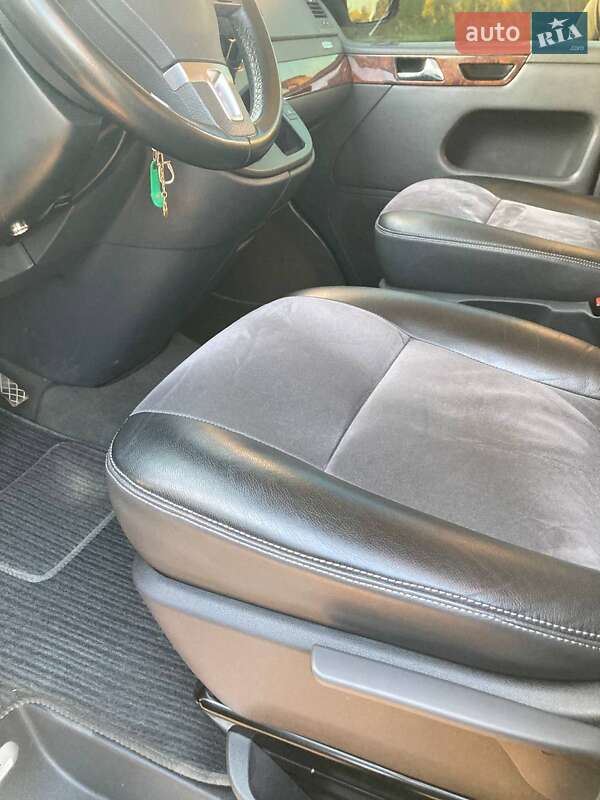 Мінівен Volkswagen Multivan 2011 в Харкові