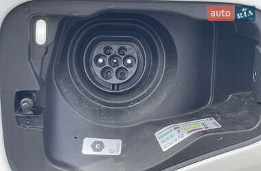 Минивэн Volkswagen Multivan 2023 в 