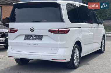 Минивэн Volkswagen Multivan 2023 в 