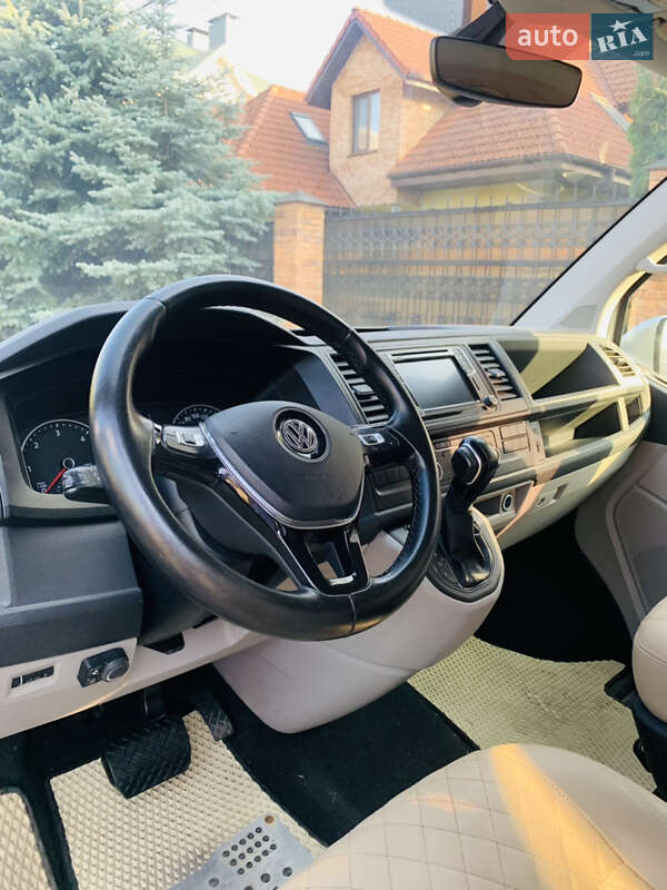 Минивэн Volkswagen Multivan 2016 в Киеве