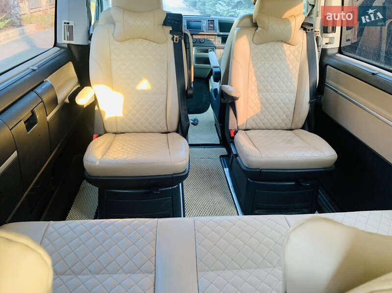 Минивэн Volkswagen Multivan 2016 в Киеве