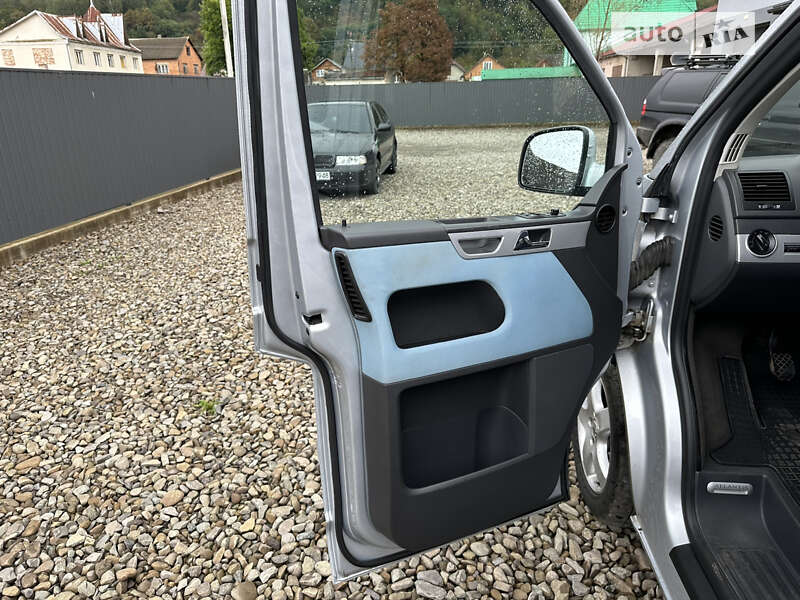 Минивэн Volkswagen Multivan 2008 в Тячеве