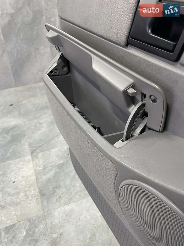 Минивэн Volkswagen Multivan 2002 в Хмельницком фото 31 Минивэн Volkswagen Multivan 2002 в Хмельницком