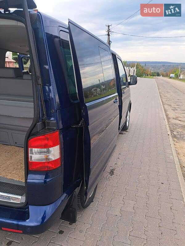 Минивэн Volkswagen Multivan 2007 в Черновцах