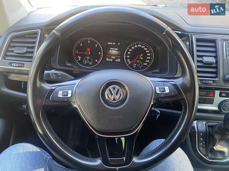 Минивэн Volkswagen Multivan 2018 в Киеве