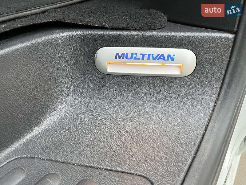 Минивэн Volkswagen Multivan 2017 в Миргороде