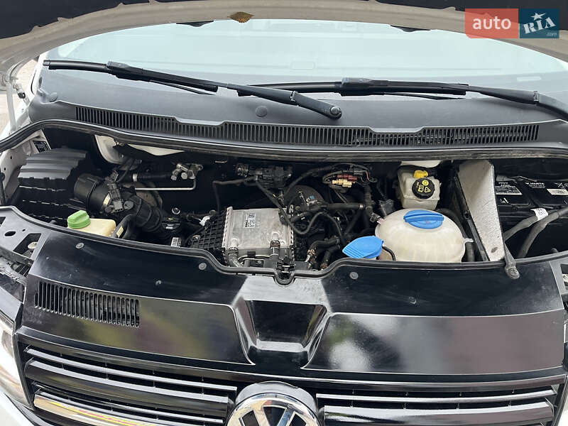 Минивэн Volkswagen Multivan 2017 в Миргороде