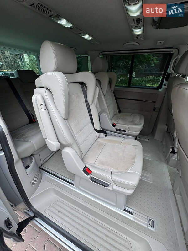 Минивэн Volkswagen Multivan 2016 в Киеве