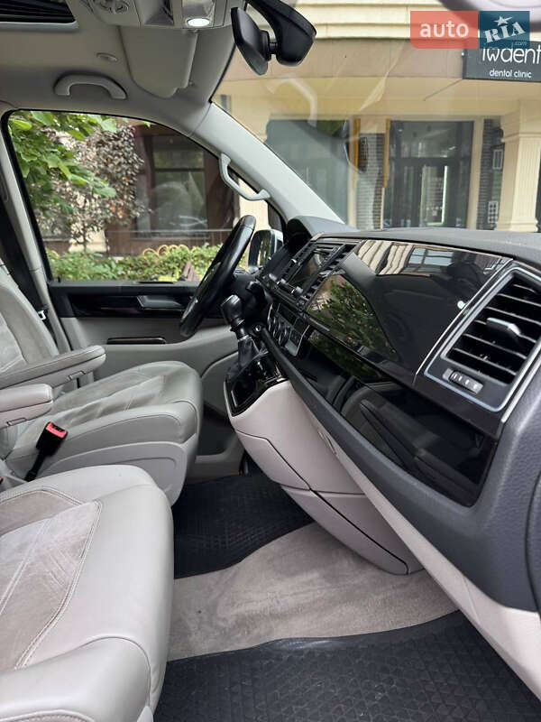 Минивэн Volkswagen Multivan 2016 в Киеве