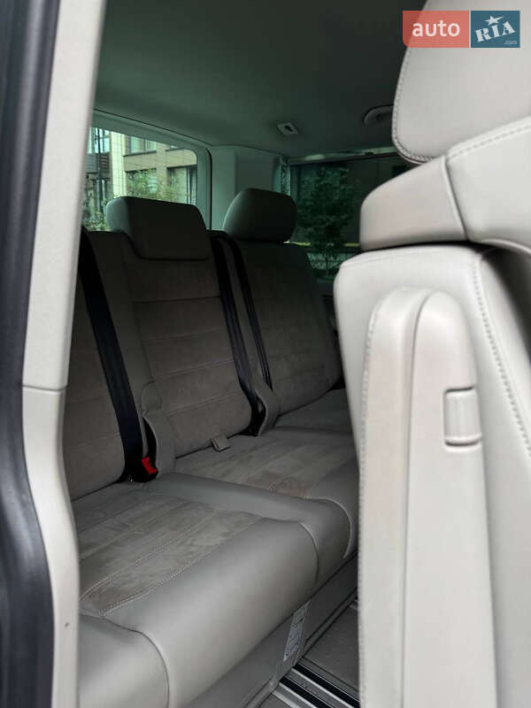 Минивэн Volkswagen Multivan 2016 в Киеве
