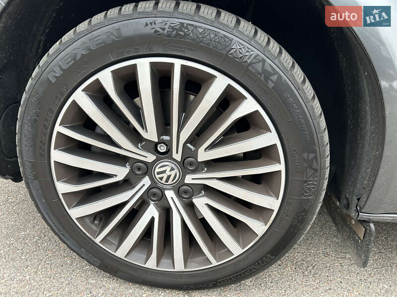 Минивэн Volkswagen Multivan 2020 в Киеве