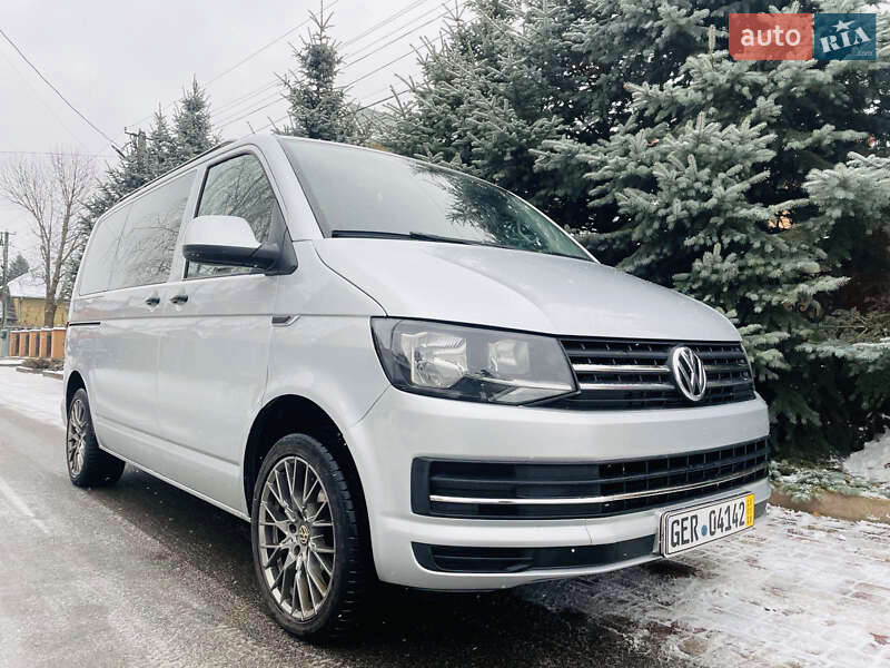 Мінівен Volkswagen Multivan 2016 в Києві