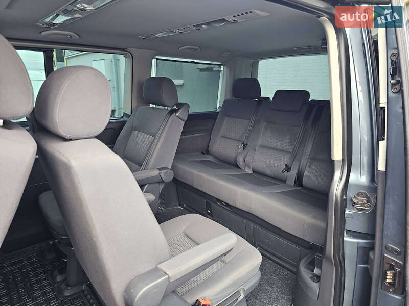 Минивэн Volkswagen Multivan 2004 в Ровно