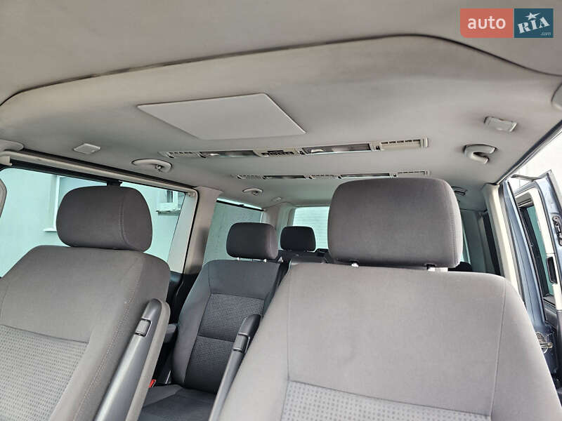 Минивэн Volkswagen Multivan 2004 в Ровно
