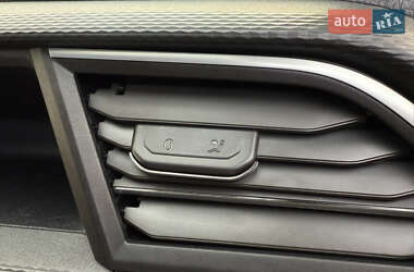 Минивэн Volkswagen Multivan 2021 в 