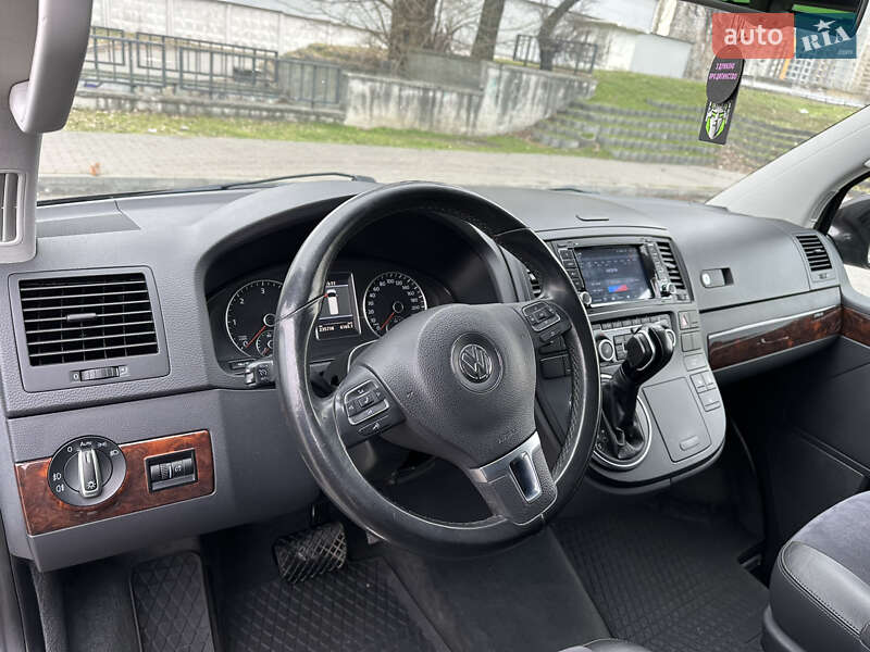 Минивэн Volkswagen Multivan 2012 в Киеве