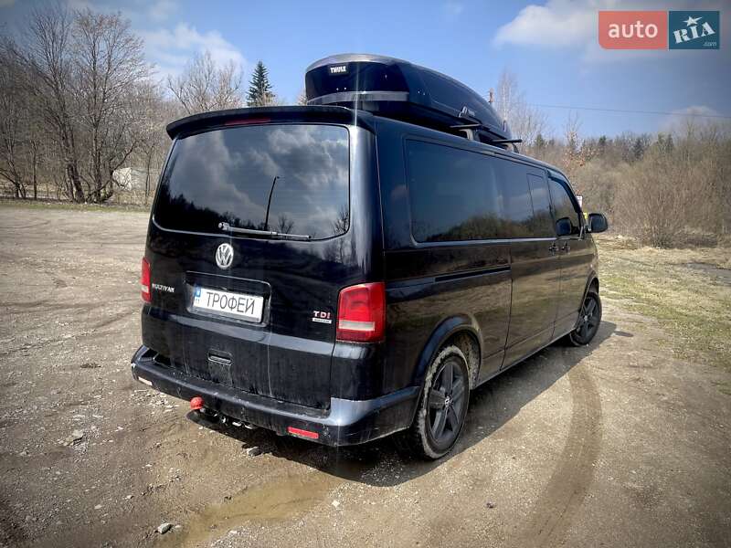 Минивэн Volkswagen Multivan 2010 в 