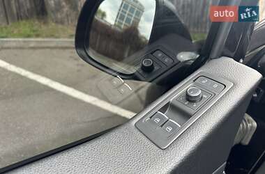 Минивэн Volkswagen Multivan 2016 в 