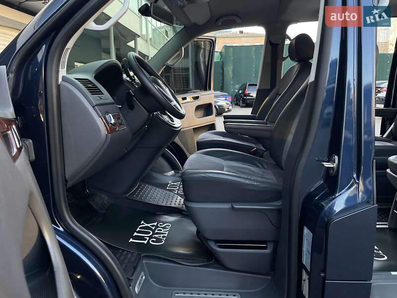 Минивэн Volkswagen Multivan 2015 в Киеве