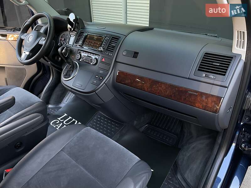 Минивэн Volkswagen Multivan 2015 в Киеве