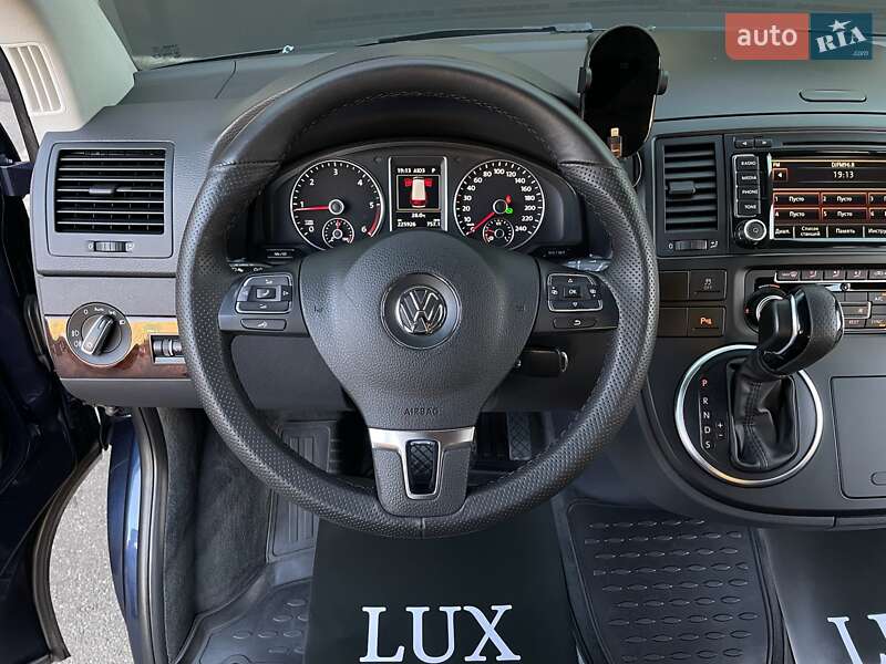 Минивэн Volkswagen Multivan 2015 в Киеве