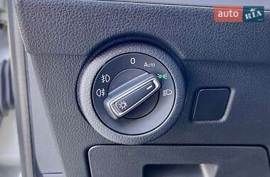 Минивэн Volkswagen Multivan 2020 в 