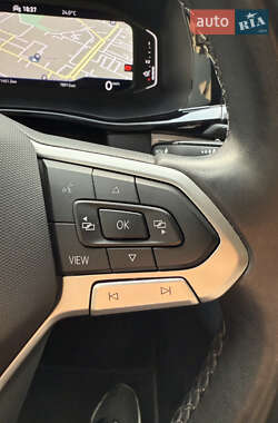 Минивэн Volkswagen Multivan 2021 в 