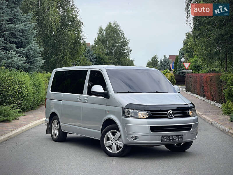 Минивэн Volkswagen Multivan 2011 в 