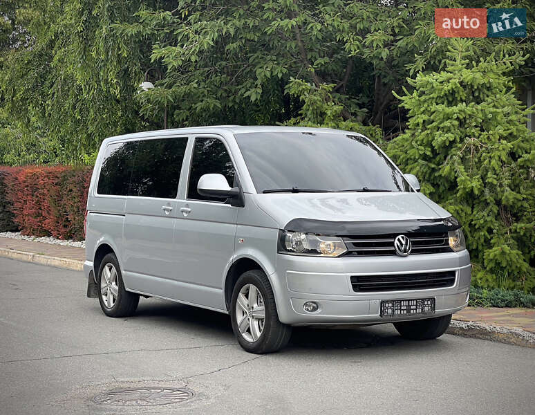 Мінівен Volkswagen Multivan 2011 в Дніпрі