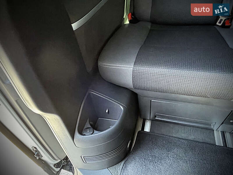 Мінівен Volkswagen Multivan 2011 в Дніпрі