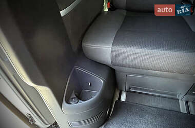 Минивэн Volkswagen Multivan 2011 в 