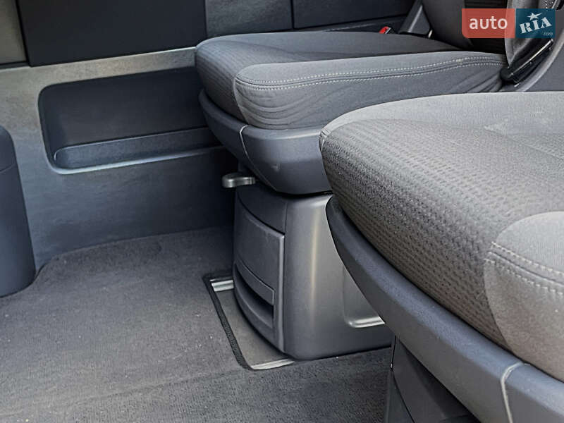 Мінівен Volkswagen Multivan 2011 в Дніпрі