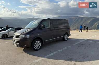 Мінівен Volkswagen Multivan 2011 в 