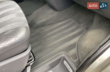 Минивэн Volkswagen Multivan 2012 в 