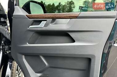Мінівен Volkswagen Multivan 2020 в 
